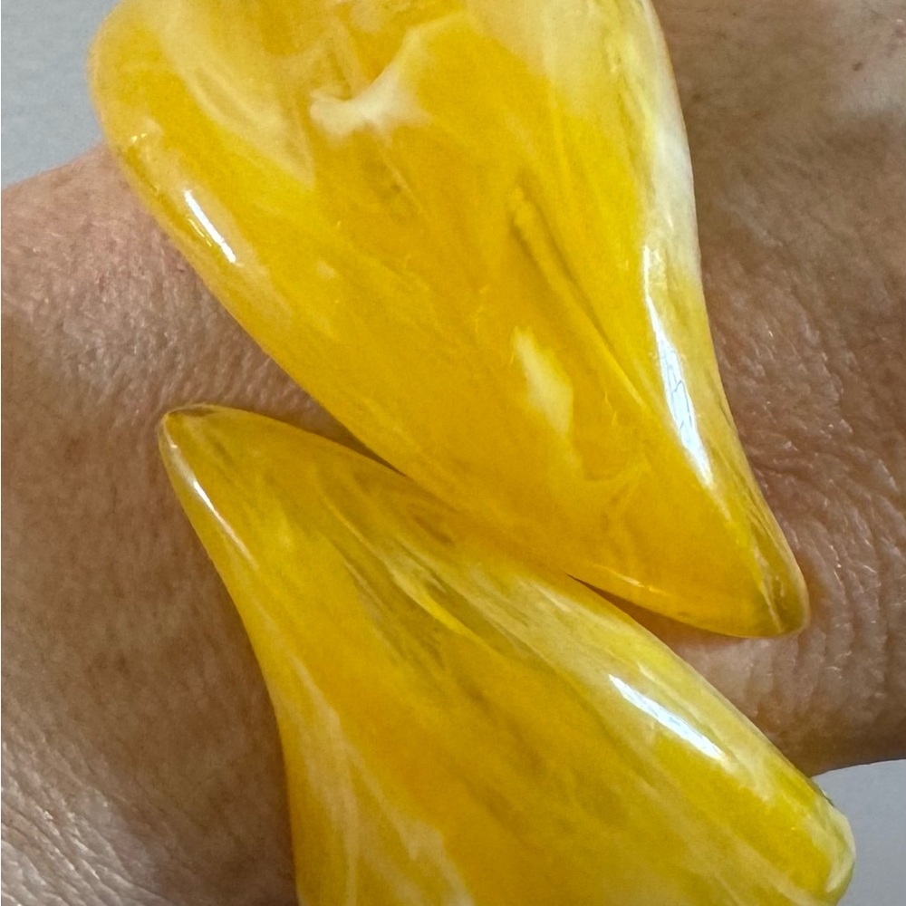 Vintage Banana Yellow White Swirl Bakelite Tapered Bypass Clamper Bracelet